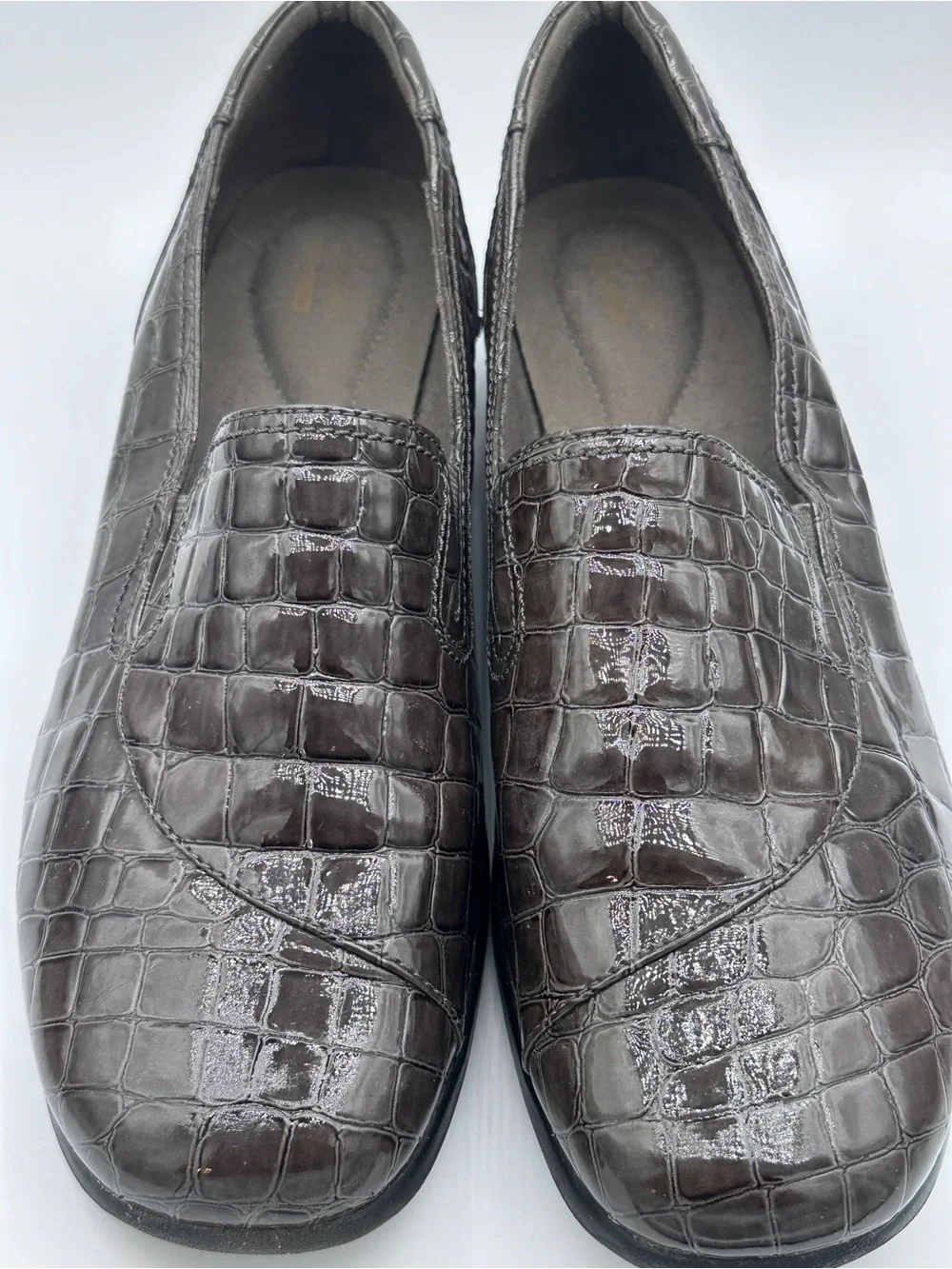 Clark’s Bendable Faux Croc-Embossed Slip-On Wedge Loafers in Dark Brown Size 11
